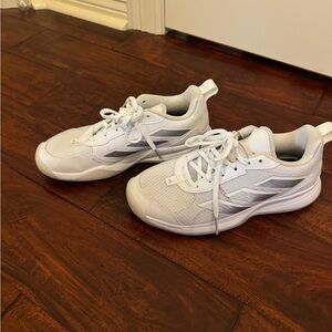 Adidas tennis court shoes